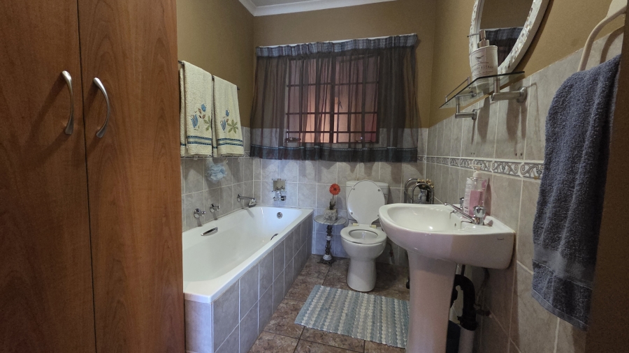3 Bedroom Property for Sale in Magalieskruin Gauteng