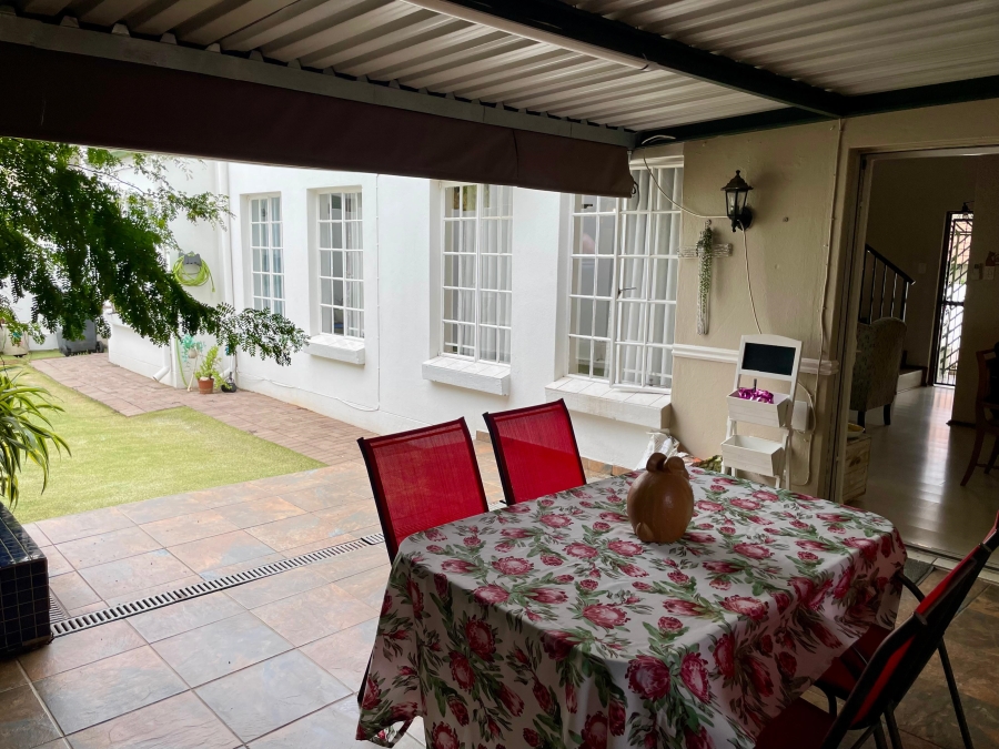 3 Bedroom Property for Sale in Faerie Glen Gauteng