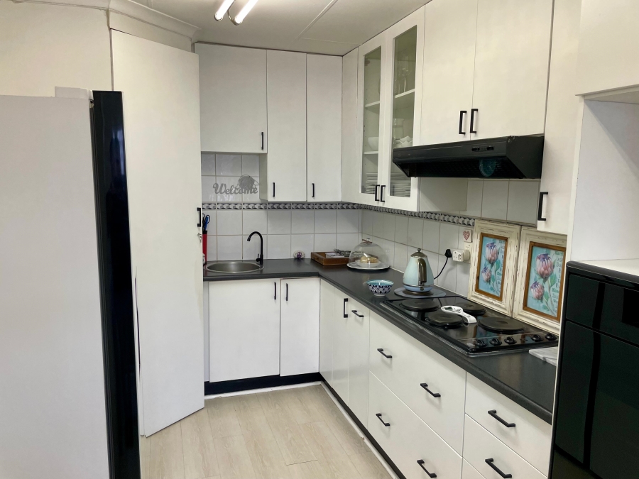 3 Bedroom Property for Sale in Faerie Glen Gauteng