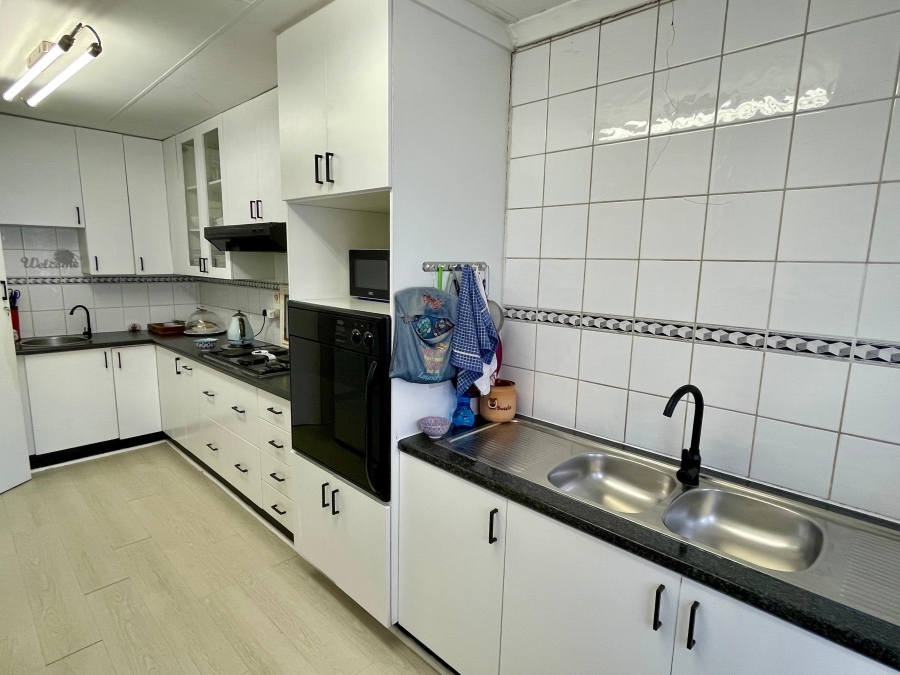 3 Bedroom Property for Sale in Faerie Glen Gauteng