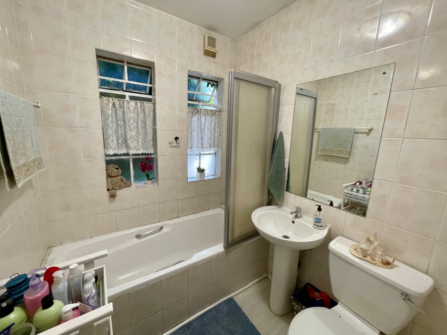 3 Bedroom Property for Sale in Faerie Glen Gauteng