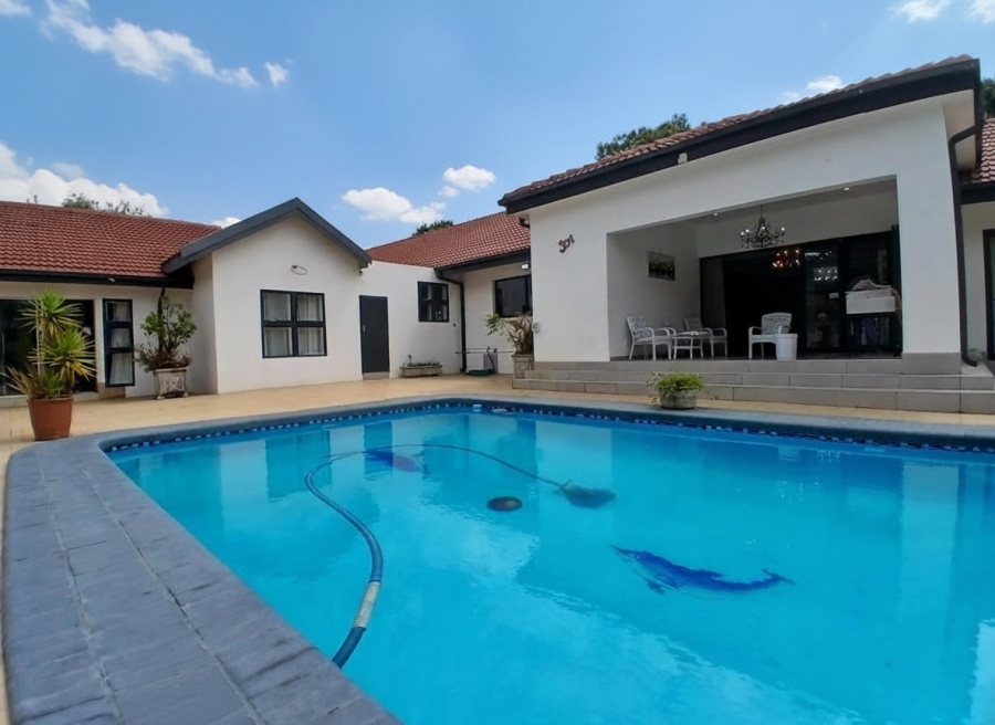 7 Bedroom Property for Sale in Waterkloof Ridge Gauteng