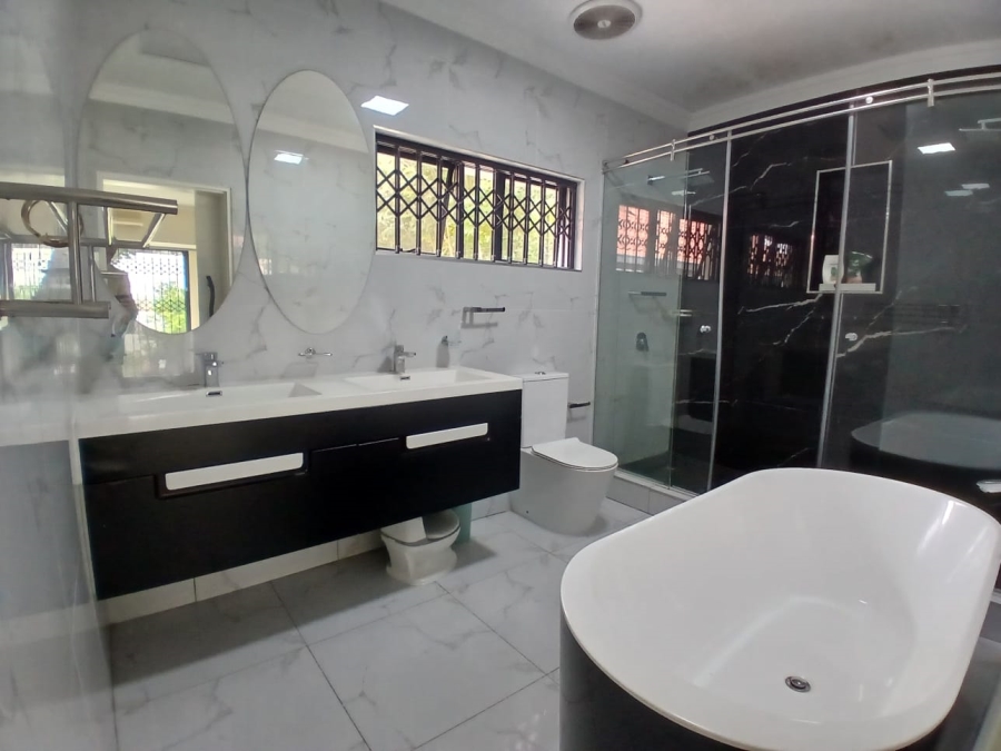 7 Bedroom Property for Sale in Waterkloof Ridge Gauteng