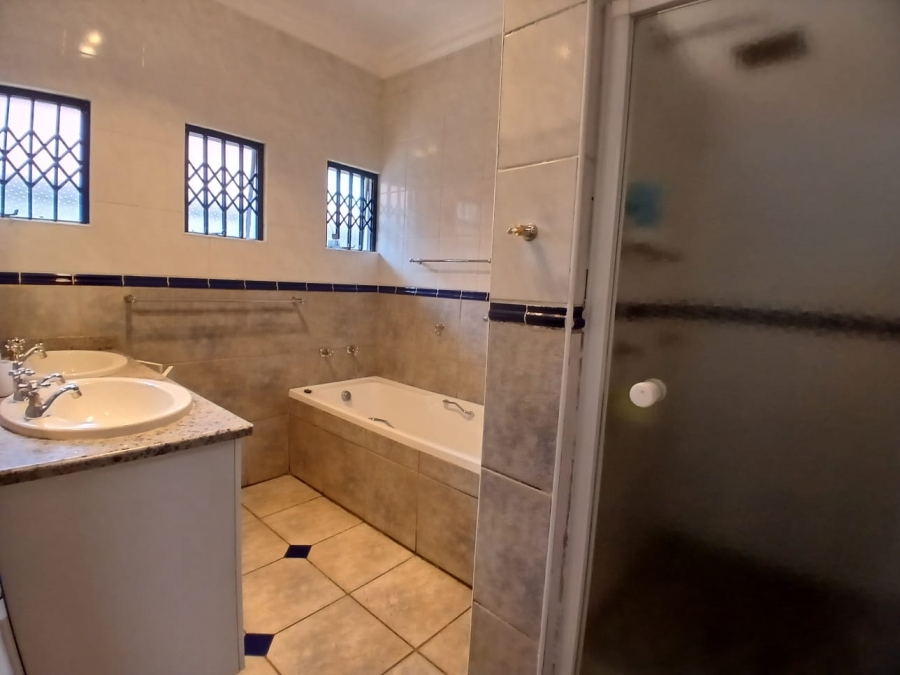 7 Bedroom Property for Sale in Waterkloof Ridge Gauteng