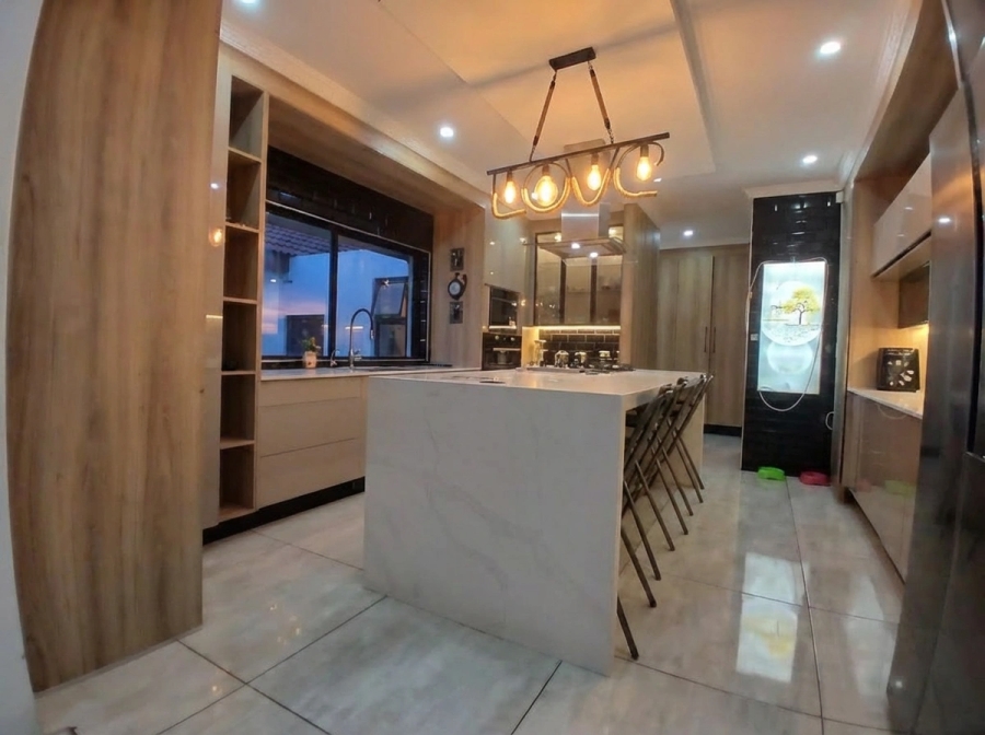 7 Bedroom Property for Sale in Waterkloof Ridge Gauteng