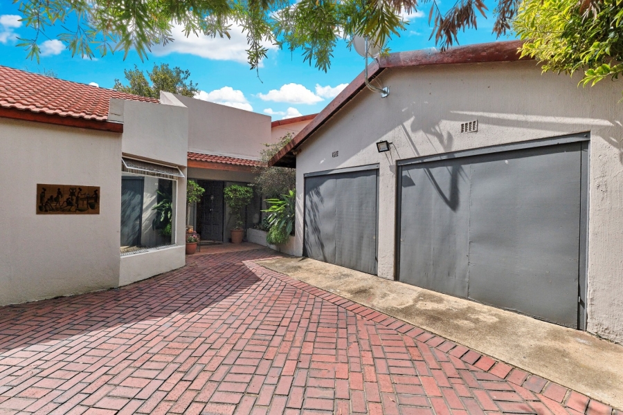 5 Bedroom Property for Sale in Morningside Manor Gauteng