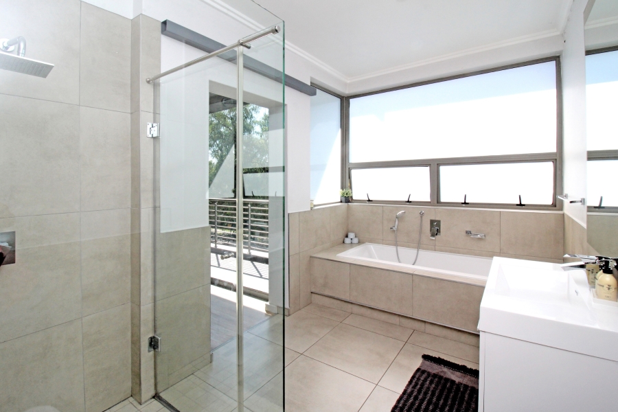 3 Bedroom Property for Sale in Hurlingham Gauteng