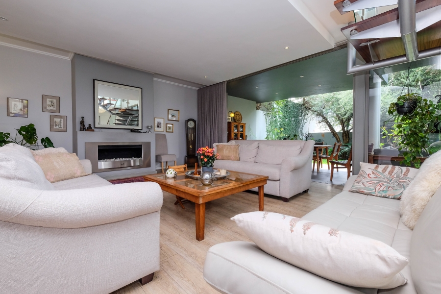 4 Bedroom Property for Sale in Hurlingham Gauteng