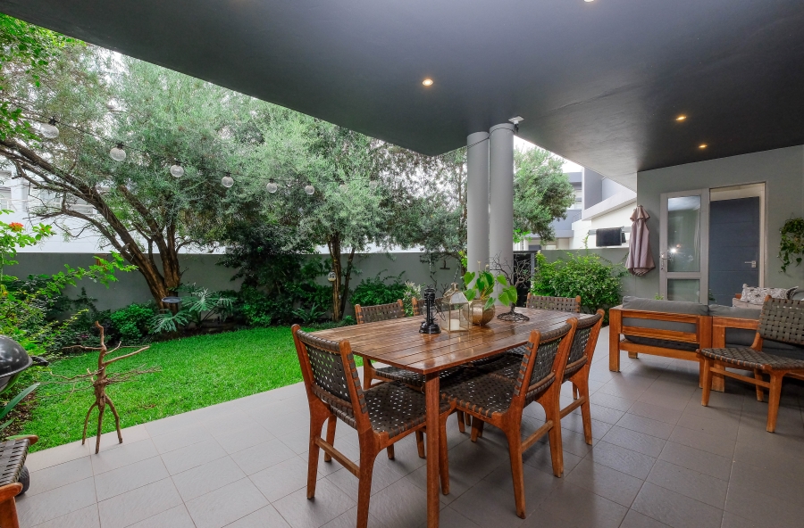 4 Bedroom Property for Sale in Hurlingham Gauteng