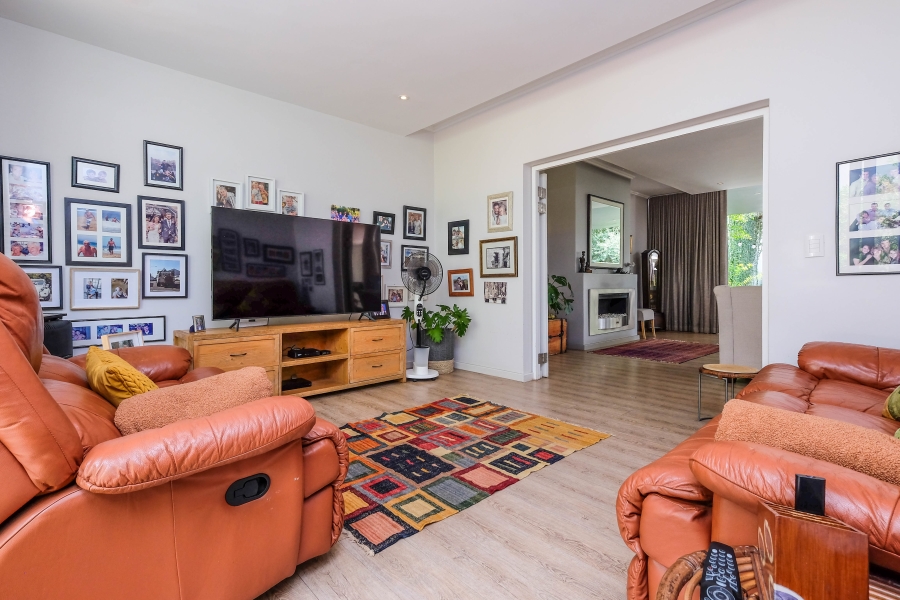 4 Bedroom Property for Sale in Hurlingham Gauteng