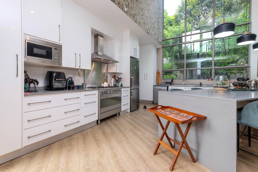 4 Bedroom Property for Sale in Hurlingham Gauteng