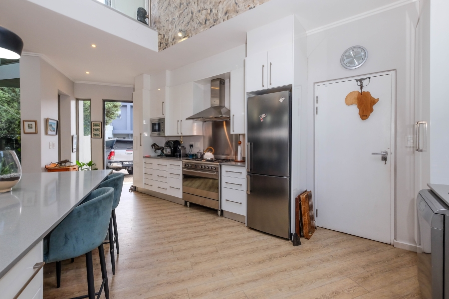 4 Bedroom Property for Sale in Hurlingham Gauteng