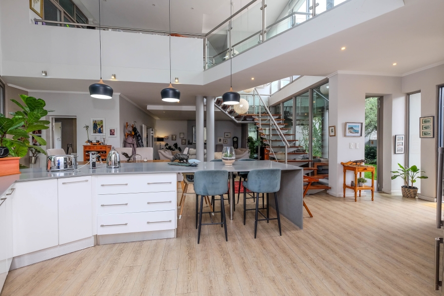 4 Bedroom Property for Sale in Hurlingham Gauteng