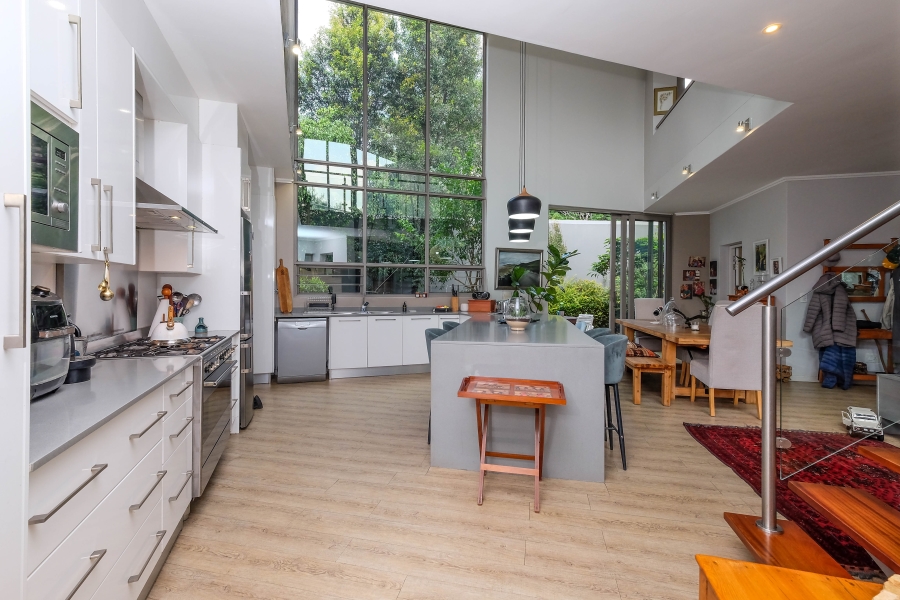 4 Bedroom Property for Sale in Hurlingham Gauteng