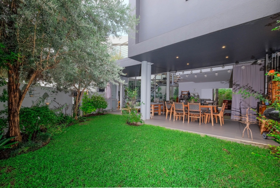 4 Bedroom Property for Sale in Hurlingham Gauteng