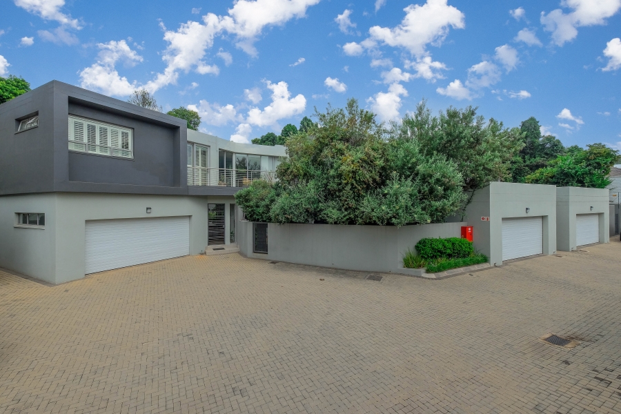 4 Bedroom Property for Sale in Hurlingham Gauteng
