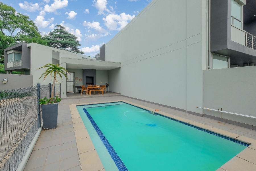 4 Bedroom Property for Sale in Hurlingham Gauteng