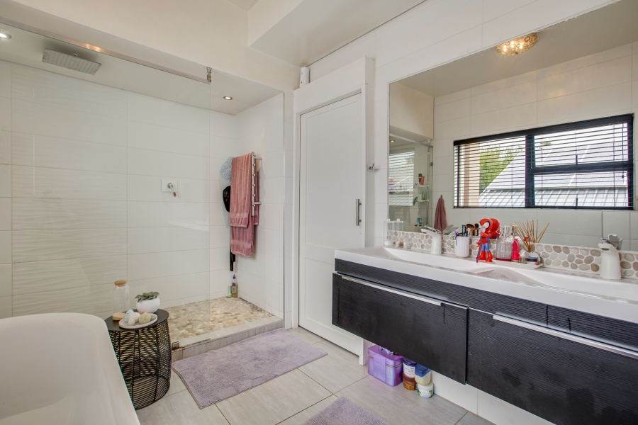 3 Bedroom Property for Sale in Bryanston Gauteng