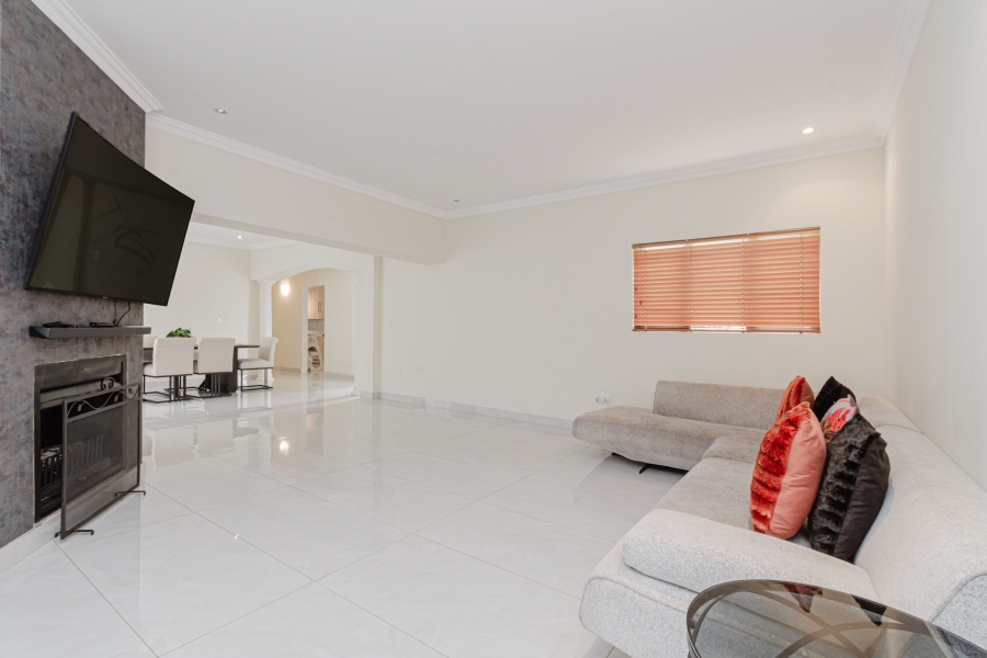 To Let 4 Bedroom Property for Rent in Fourways Gauteng