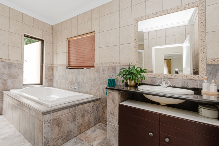 To Let 4 Bedroom Property for Rent in Fourways Gauteng