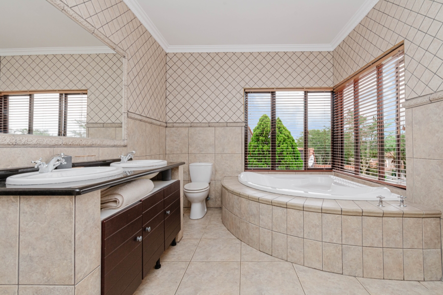 To Let 4 Bedroom Property for Rent in Fourways Gauteng