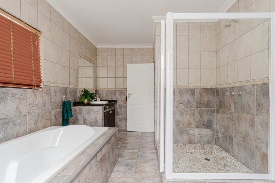 To Let 4 Bedroom Property for Rent in Fourways Gauteng