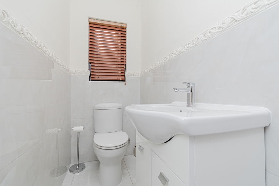 To Let 4 Bedroom Property for Rent in Fourways Gauteng