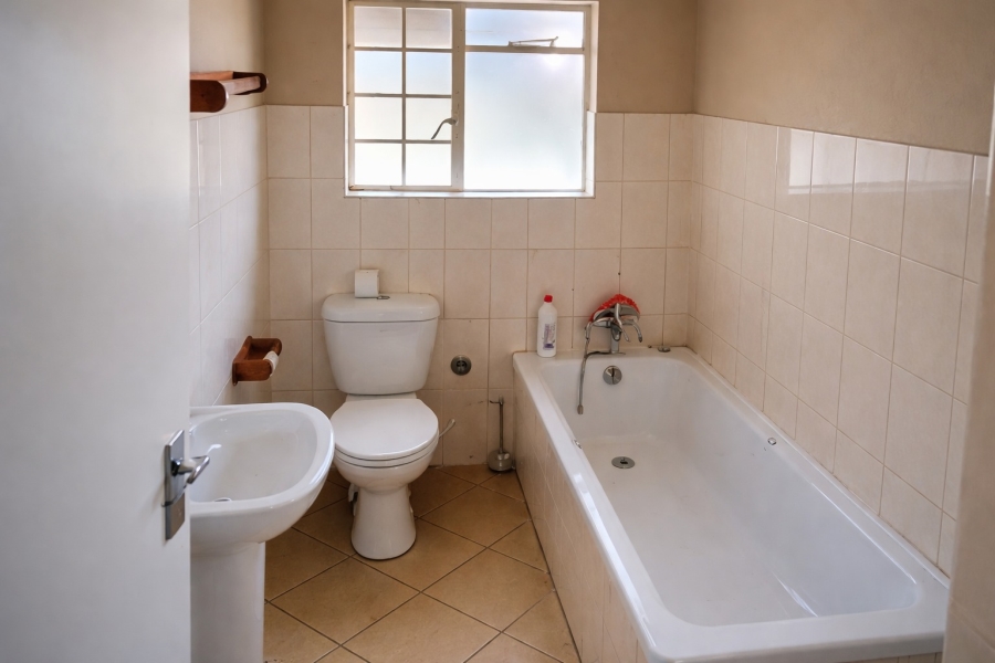 To Let 2 Bedroom Property for Rent in Allen Grove Gauteng
