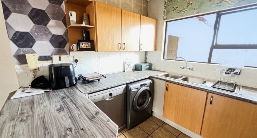 2 Bedroom Property for Sale in Sunninghill Gauteng