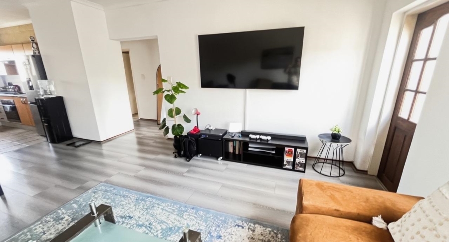 2 Bedroom Property for Sale in Sunninghill Gauteng