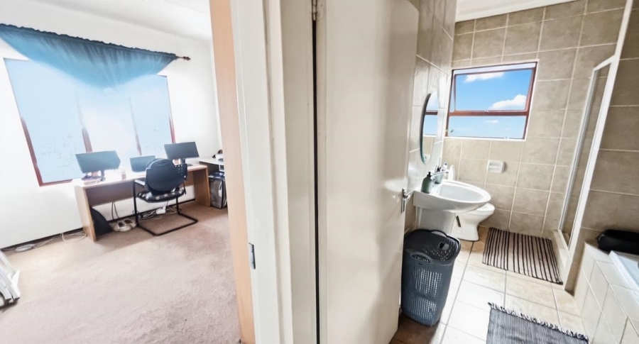 2 Bedroom Property for Sale in Sunninghill Gauteng