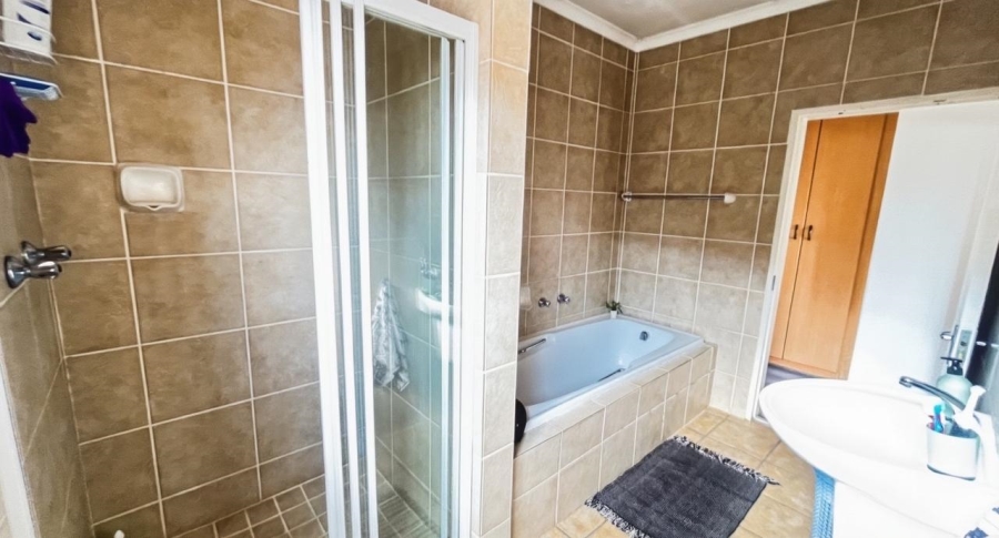 2 Bedroom Property for Sale in Sunninghill Gauteng