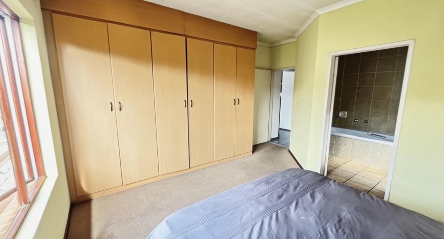 2 Bedroom Property for Sale in Sunninghill Gauteng