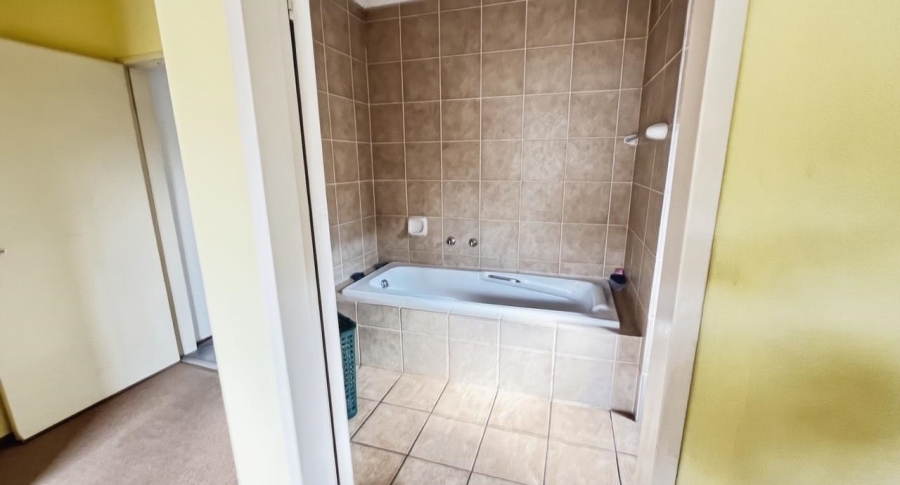2 Bedroom Property for Sale in Sunninghill Gauteng