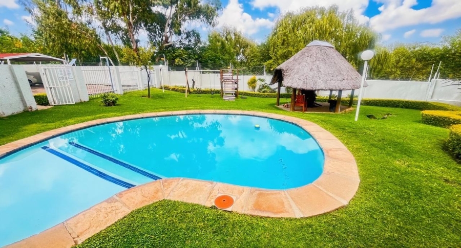 2 Bedroom Property for Sale in Sunninghill Gauteng