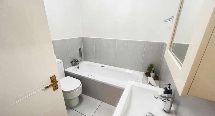 2 Bedroom Property for Sale in Sunninghill Gauteng