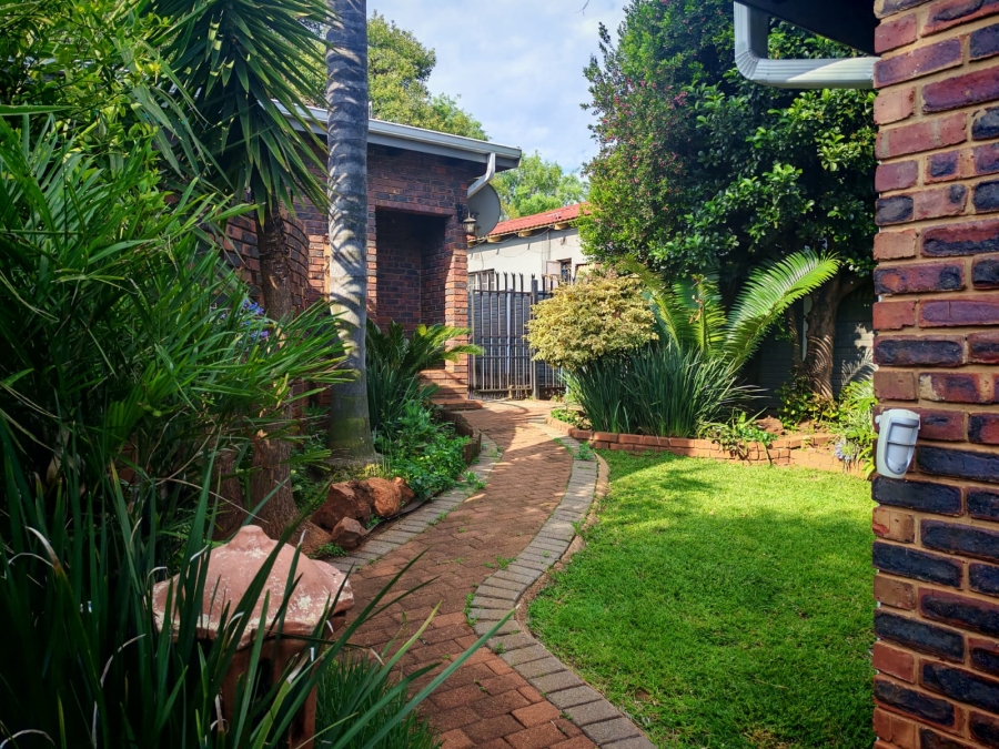 4 Bedroom Property for Sale in Mountain View Gauteng