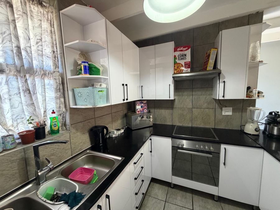 1 Bedroom Property for Sale in Waverley Gauteng