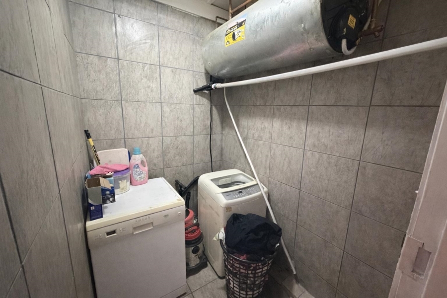 1 Bedroom Property for Sale in Waverley Gauteng