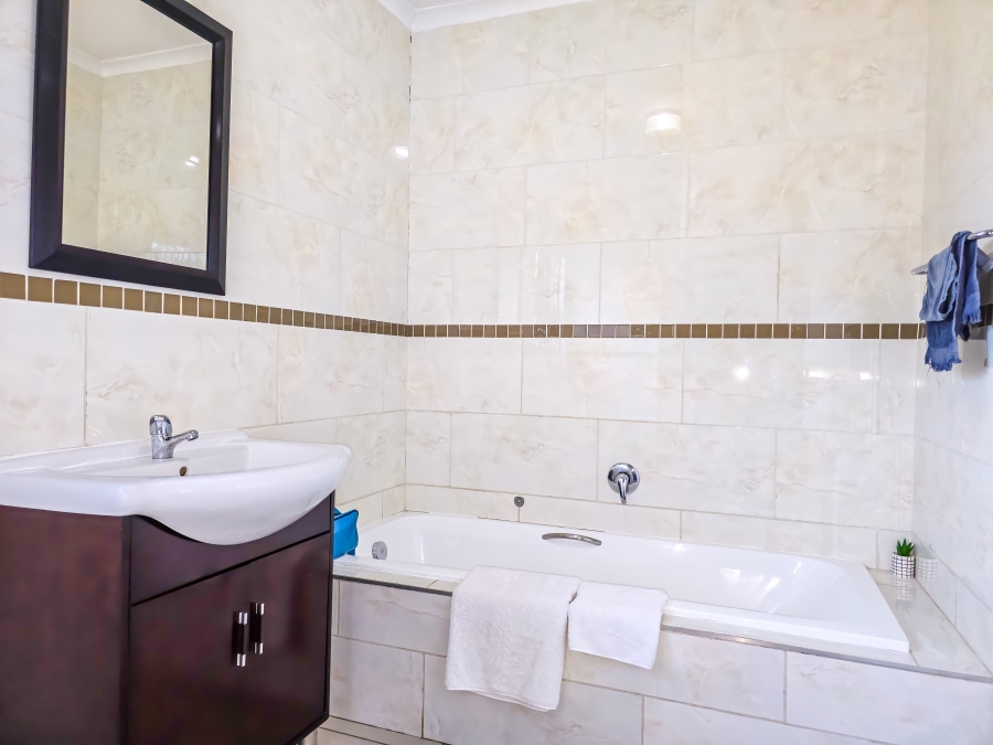 3 Bedroom Property for Sale in Eldorette Gauteng