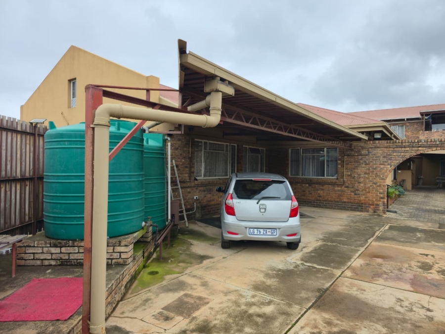To Let 1 Bedroom Property for Rent in Waverley Gauteng