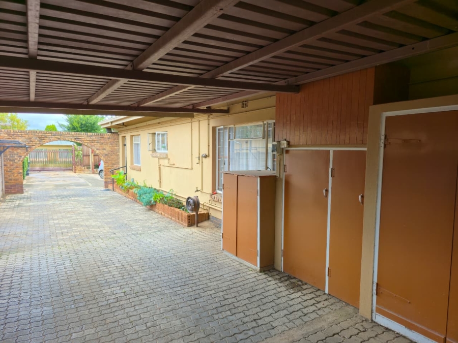 To Let 1 Bedroom Property for Rent in Waverley Gauteng