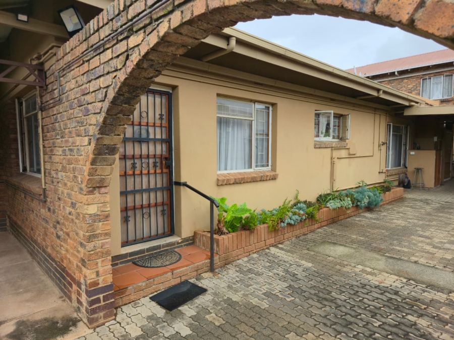 To Let 1 Bedroom Property for Rent in Waverley Gauteng