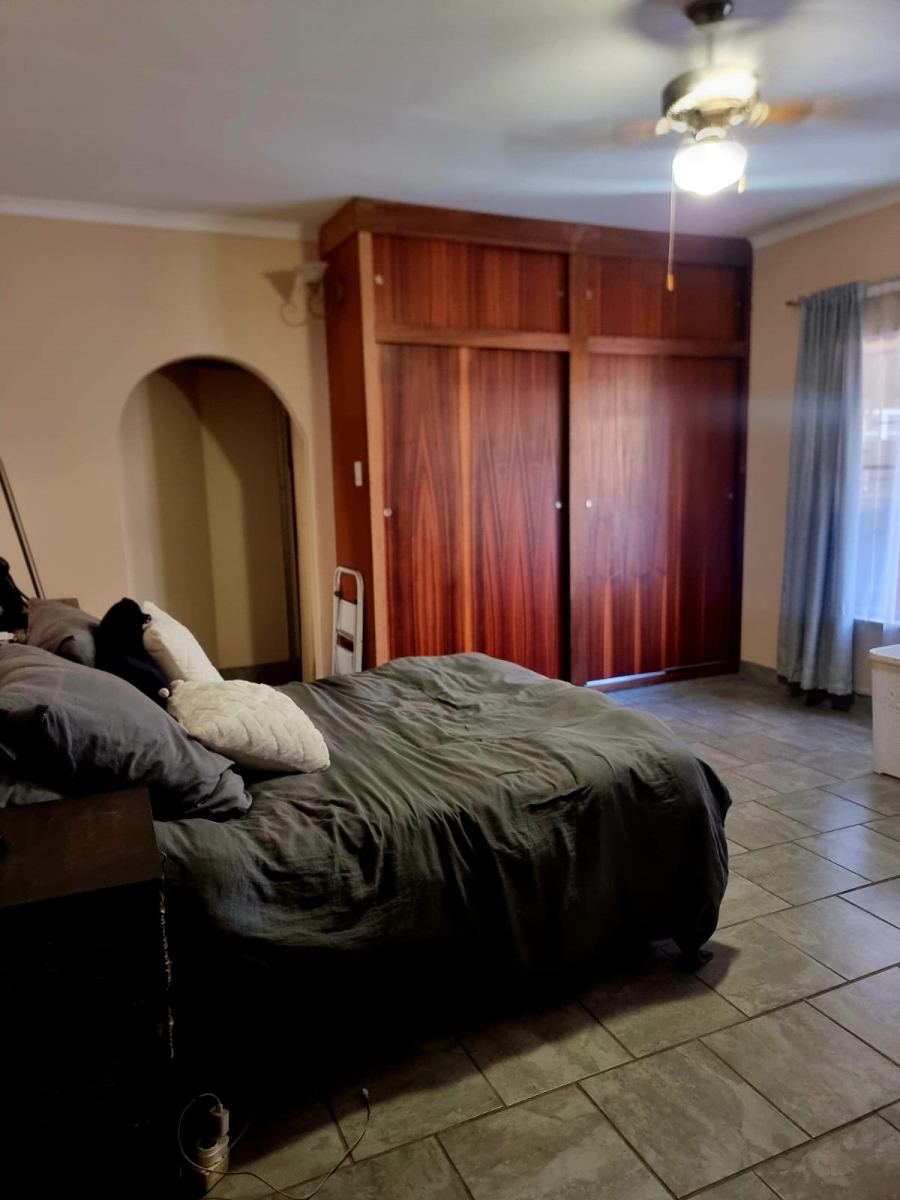To Let 1 Bedroom Property for Rent in Waverley Gauteng