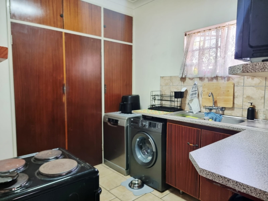 To Let 1 Bedroom Property for Rent in Waverley Gauteng