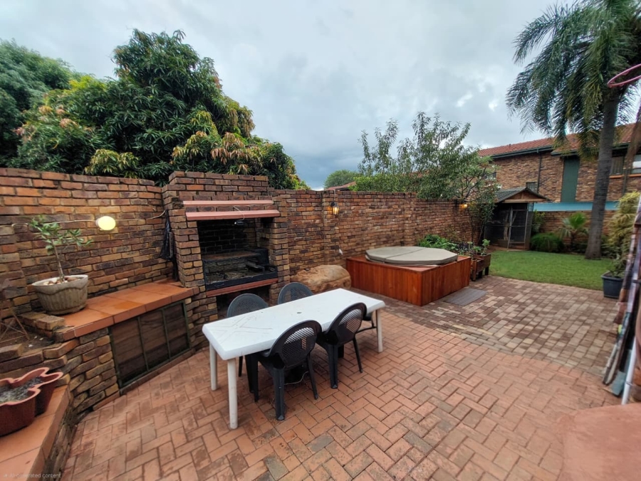 4 Bedroom Property for Sale in Magalieskruin Gauteng