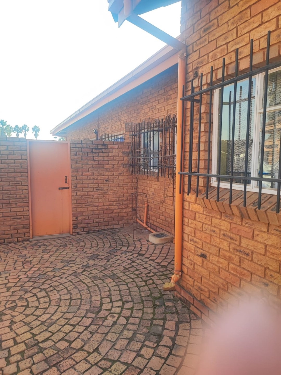 3 Bedroom Property for Sale in Andeon AH Gauteng