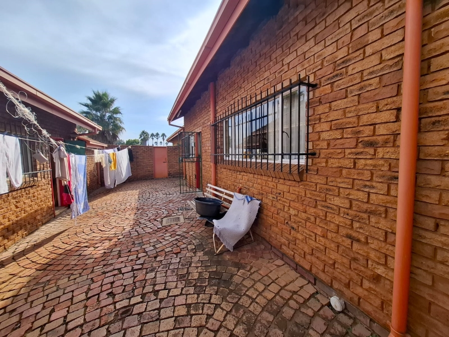 3 Bedroom Property for Sale in Andeon AH Gauteng