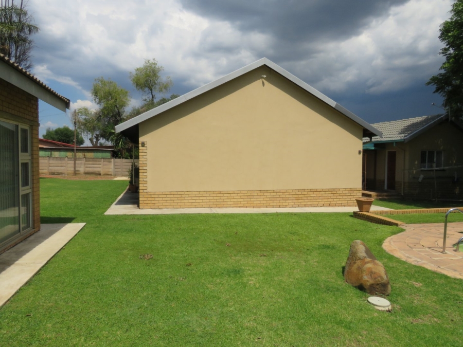 4 Bedroom Property for Sale in Mountain View Gauteng