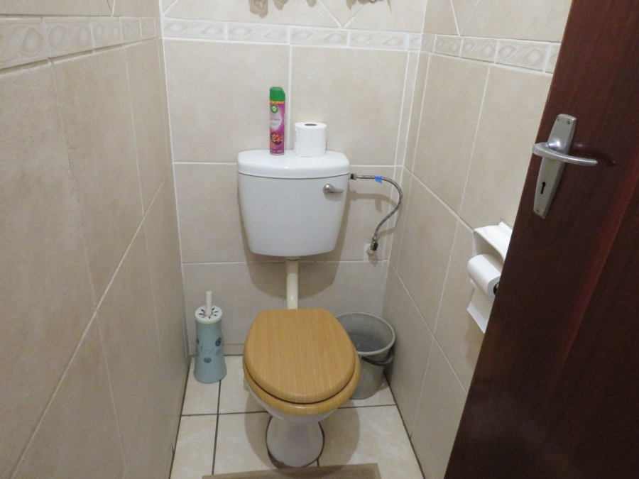 4 Bedroom Property for Sale in Mountain View Gauteng